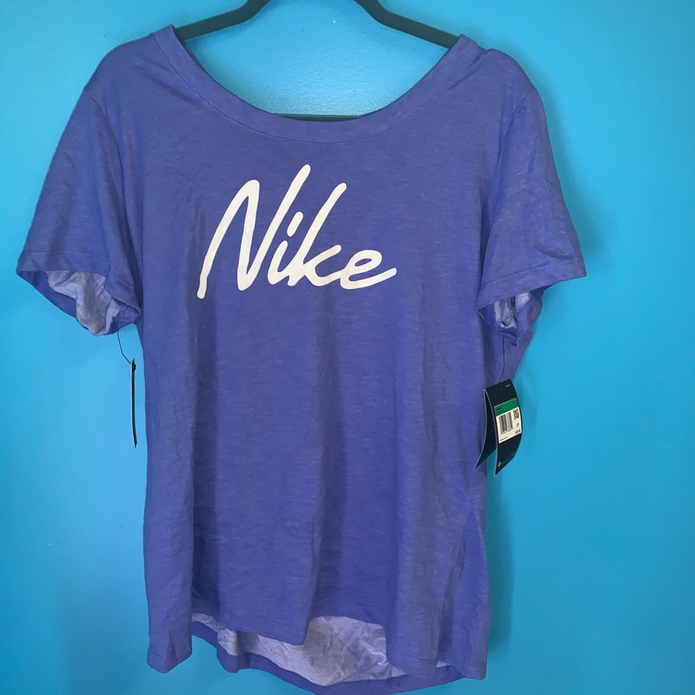WOMENS NIKE T-SHIRT